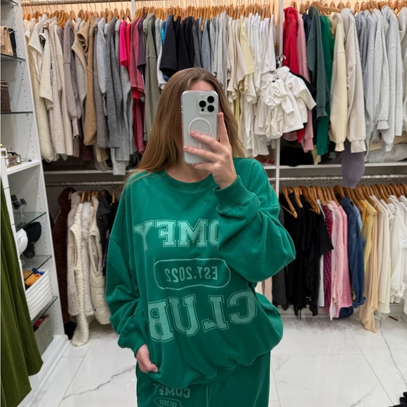 Graphic sweatpants and sweatshirt matching set in green - Picture 3 of 8